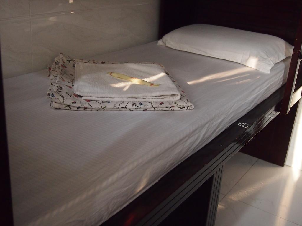 Traveller'S Hostel Гонконг Экстерьер фото